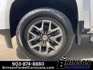GMC Canyon 2021 4x4 AT4 4dr Crew Cab 5 ft. SB (Cloth)