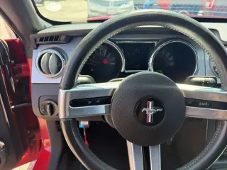 Ford Mustang 2006 GT Deluxe 2dr Convertible