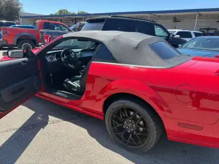 Ford Mustang 2006 GT Deluxe 2dr Convertible