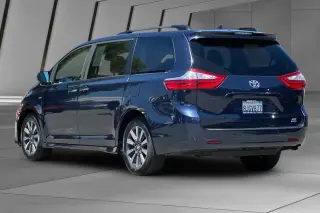 Toyota Sienna 2019 AWD XLE 7-Passenger 4dr Mini-Van