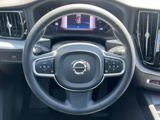 Volvo XC60 2024 AWD B5 Core Dark Theme 4dr SUV