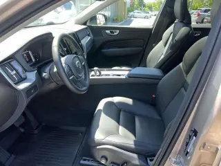 Volvo XC60 2024 AWD B5 Core Dark Theme 4dr SUV
