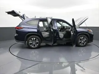 Toyota Highlander 2021 AWD XLE 4dr SUV