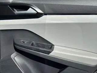 Volkswagen Taos 2023 SE 4dr SUV