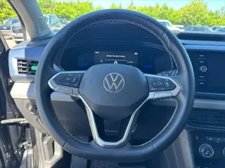 Volkswagen Taos 2023 SE 4dr SUV
