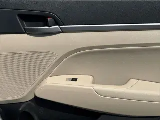 Hyundai ELANTRA 2018 SEL 4dr Sedan (US)