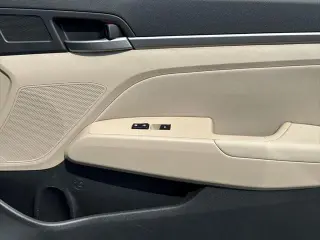 Hyundai ELANTRA 2018 SEL 4dr Sedan (US)