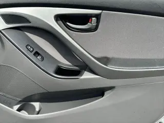 Hyundai ELANTRA 2015 SE 4dr Sedan 6M