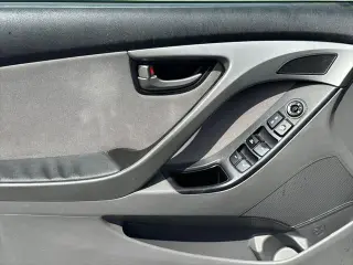 Hyundai ELANTRA 2015 SE 4dr Sedan 6M