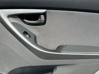 Hyundai ELANTRA 2015 SE 4dr Sedan 6M
