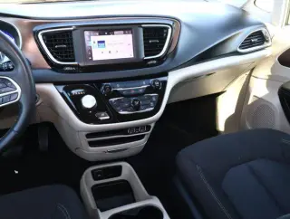 Chrysler Voyager 2022 LX 4dr Mini-Van