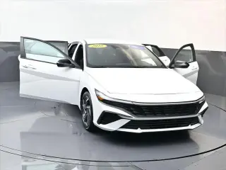Hyundai ELANTRA Hybrid 2025 SEL Sport 4dr Sedan