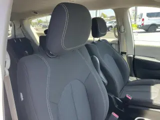 Chrysler Voyager 2023 LX 4dr Mini-Van