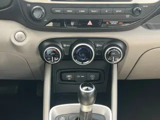 Hyundai VENUE 2025 SEL 4dr Crossover