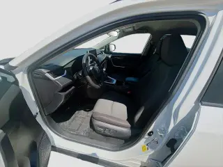 Toyota RAV4 2024 XLE 4dr SUV