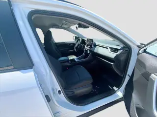 Toyota RAV4 2024 XLE 4dr SUV
