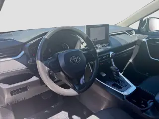 Toyota RAV4 2024 XLE 4dr SUV