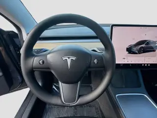 Tesla Model 3 2023 4dr Sedan