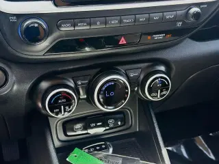 Hyundai VENUE 2024 Limited 4dr Crossover