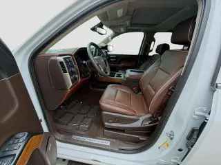 Chevrolet Silverado 1500 2018 4x4 High Country 4dr Crew Cab 5.8 ft. SB