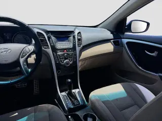 Hyundai ELANTRA GT 2013 4dr Hatchback 6M