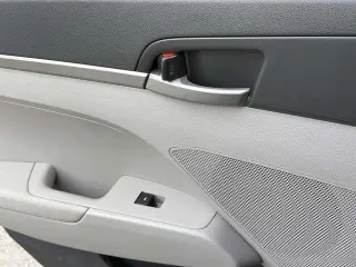 Hyundai ELANTRA 2017 SE 4dr Sedan 6M (US)