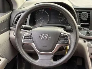 Hyundai ELANTRA 2017 SE 4dr Sedan 6M (US)