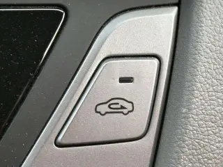 Hyundai ELANTRA 2017 SE 4dr Sedan 6M (US)