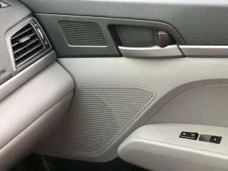 Hyundai ELANTRA 2017 SE 4dr Sedan 6M (US)