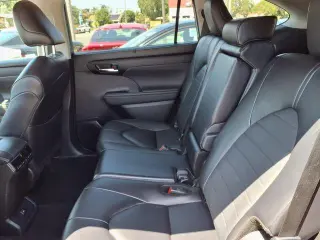 Toyota Highlander 2024 XLE 4dr SUV