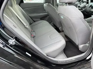 Hyundai ELANTRA Hybrid 2026 Blue 4dr Sedan