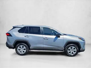 Toyota RAV4 2024 LE 4dr SUV