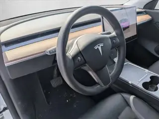 Tesla Model Y 2022 AWD Long Range 4dr Crossover