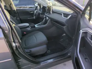 Toyota RAV4 2025 XLE 4dr SUV