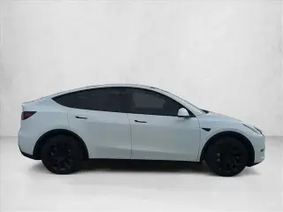 Tesla Model Y 2022 AWD Long Range 4dr Crossover