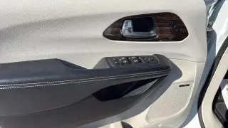 Chrysler Pacifica 2021 AWD Limited 4dr Mini-Van