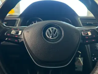 Volkswagen Passat 2017 1.8T R-Line 4dr Sedan