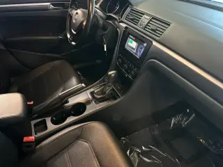 Volkswagen Passat 2017 1.8T R-Line 4dr Sedan