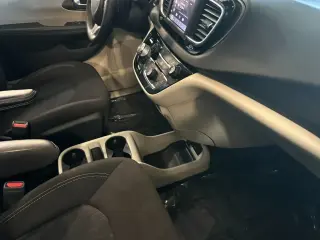 Chrysler Voyager 2023 LX 4dr Mini-Van