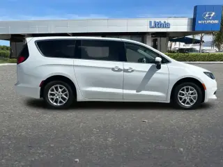Chrysler Voyager 2023 LX 4dr Mini-Van