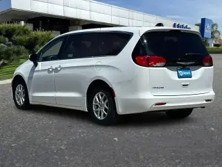 Chrysler Voyager 2023 LX 4dr Mini-Van