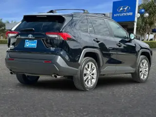 Toyota RAV4 2021 AWD XLE Premium 4dr SUV