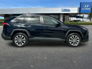 Toyota RAV4 2021 AWD XLE Premium 4dr SUV