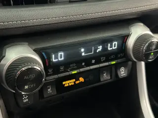 Toyota RAV4 2021 AWD XLE Premium 4dr SUV