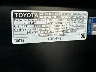 Toyota RAV4 2021 AWD XLE Premium 4dr SUV