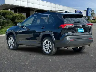 Toyota RAV4 2021 AWD XLE Premium 4dr SUV