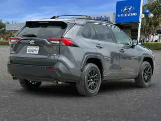 Toyota RAV4 2021 AWD LE 4dr SUV