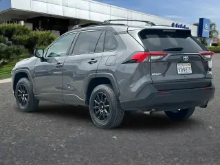 Toyota RAV4 2021 AWD LE 4dr SUV
