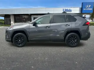 Toyota RAV4 2021 AWD LE 4dr SUV