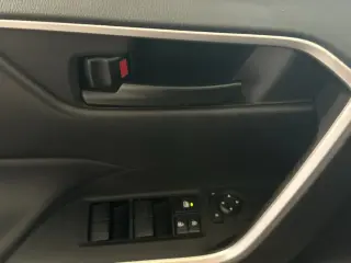 Toyota RAV4 2021 AWD LE 4dr SUV